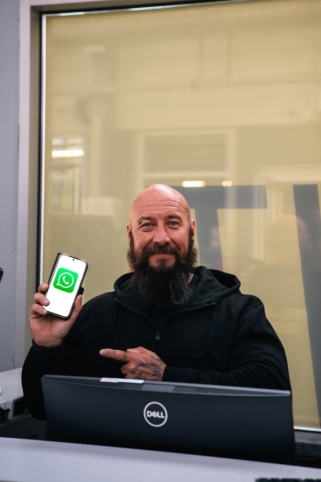 Ota yhteyttä WhatsAppilla